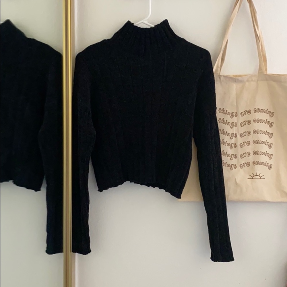 🍃Black Cropped Sweater